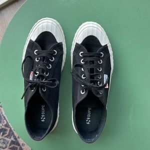Black platform Superga’s